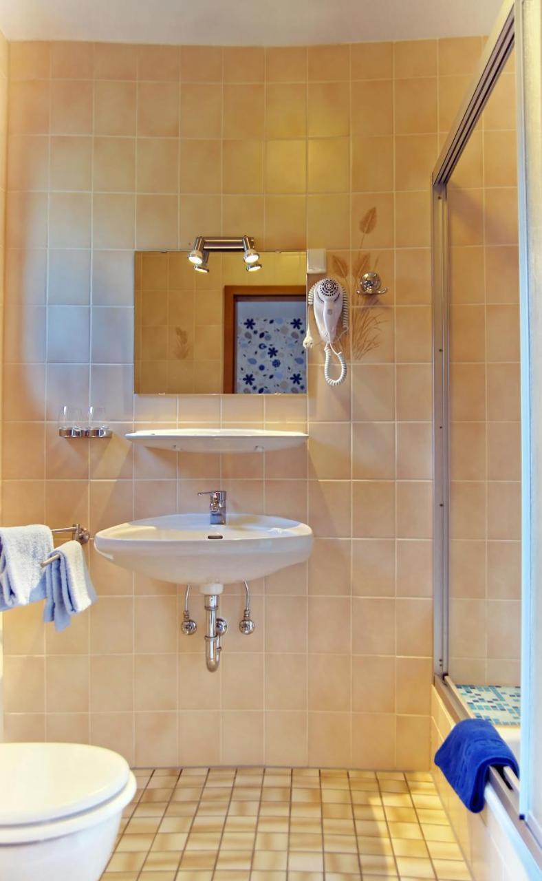 Gasthof Schumacher Hotel Garni Фройденберг Екстериор снимка