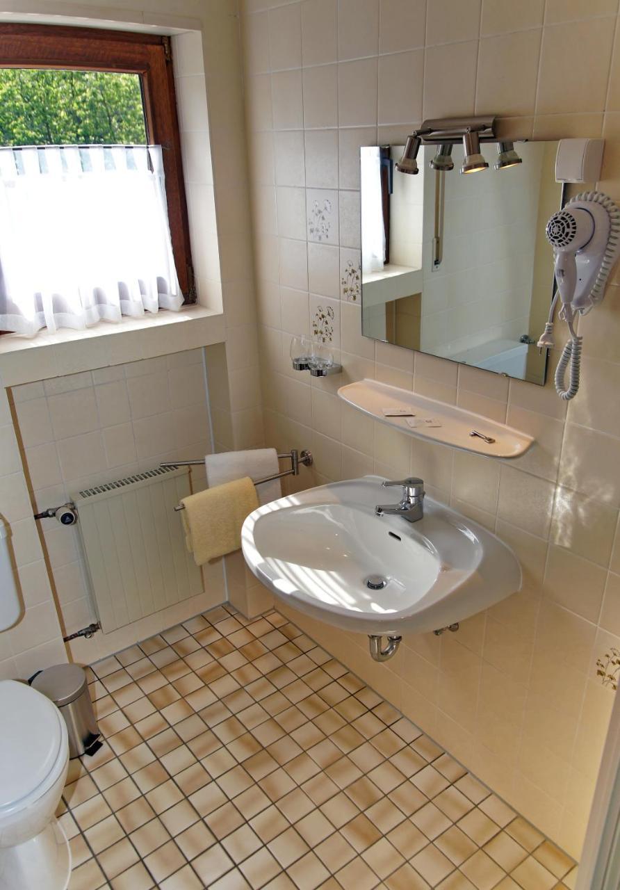 Gasthof Schumacher Hotel Garni Фройденберг Екстериор снимка